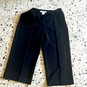 White House Black Market blk cropped trouser